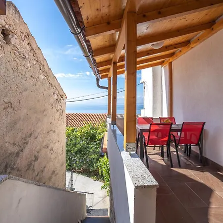 Stara Baska Apartments *