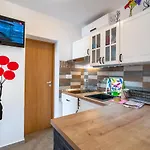 Stara Baska Apartments شقة Stara Baška
